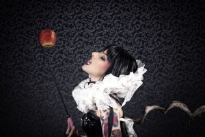 Ainé Atum Fetish Snow White Photo by Manuel Colombo