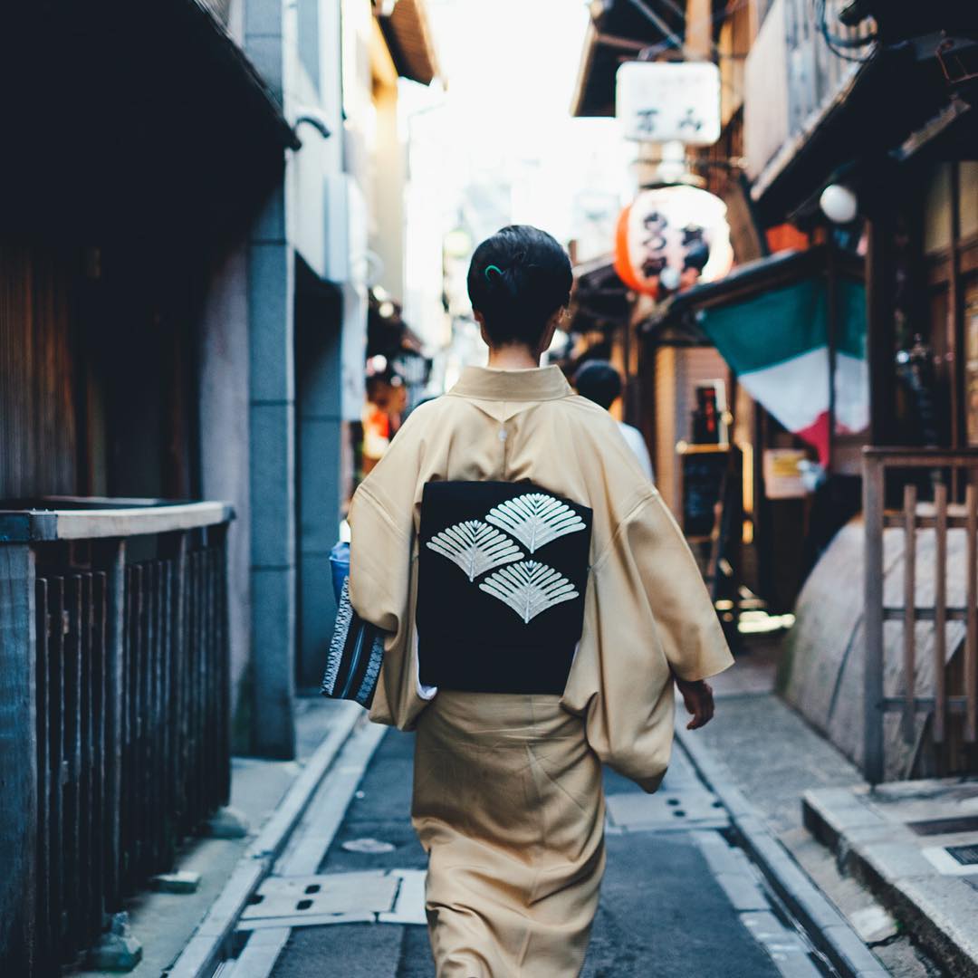 Everyday Street Photography by Takashi Yasui