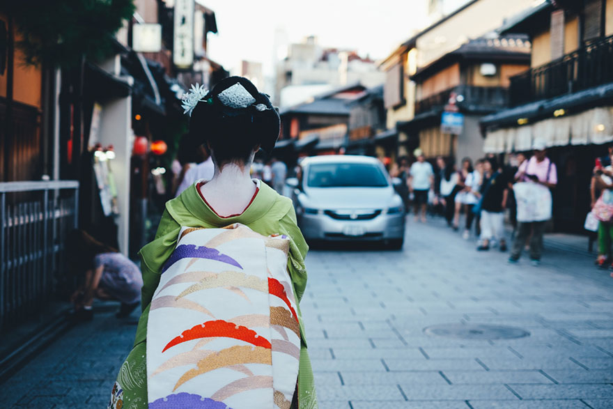 Everyday Street Photography by Takashi Yasui